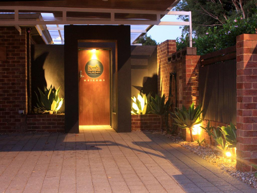 Haven On The Park Hotel Пърт Екстериор снимка