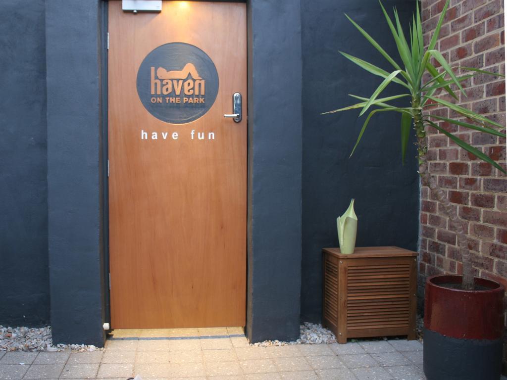 Haven On The Park Hotel Пърт Екстериор снимка