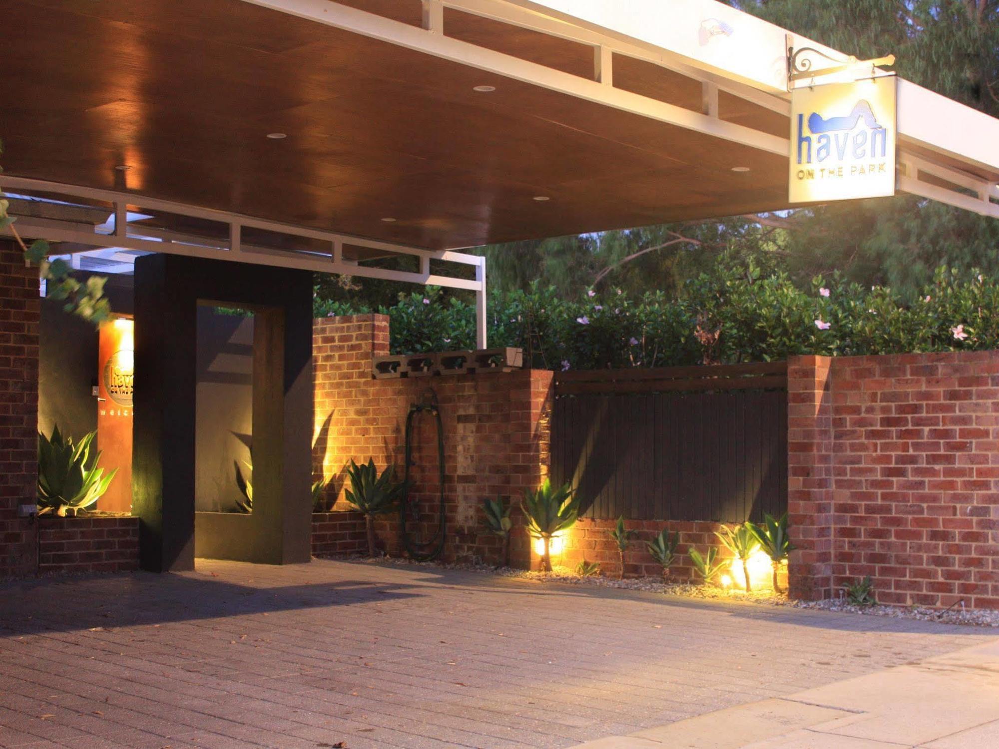 Haven On The Park Hotel Пърт Екстериор снимка